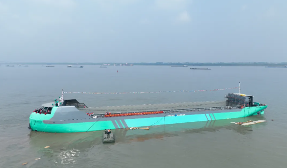 全球首款!PACK换电电动船舶“河豚蔚蓝02”正式发布